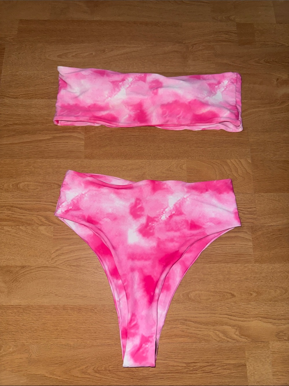 Tie-Dye Bikini Set - Strapless Top and High-Cut Bottom🩷